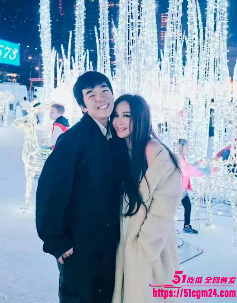 温碧霞生日现场遭养子强吻011