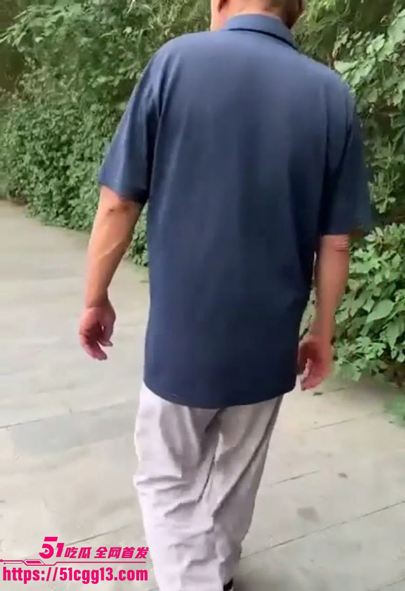 小美公园露出色诱大爷06 小美公园露出色诱大爷06