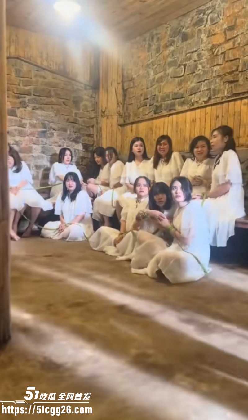 东南亚电诈园区暴打女猪仔视频01 东南亚电诈园区暴打女猪仔视频01