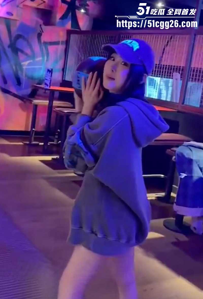 极品阿黑颜美少女人气福利姬噗噗保龄球馆露出性爱视频22拷贝 极品阿黑颜美少女人气福利姬噗噗保龄球馆露出性爱视频22拷贝