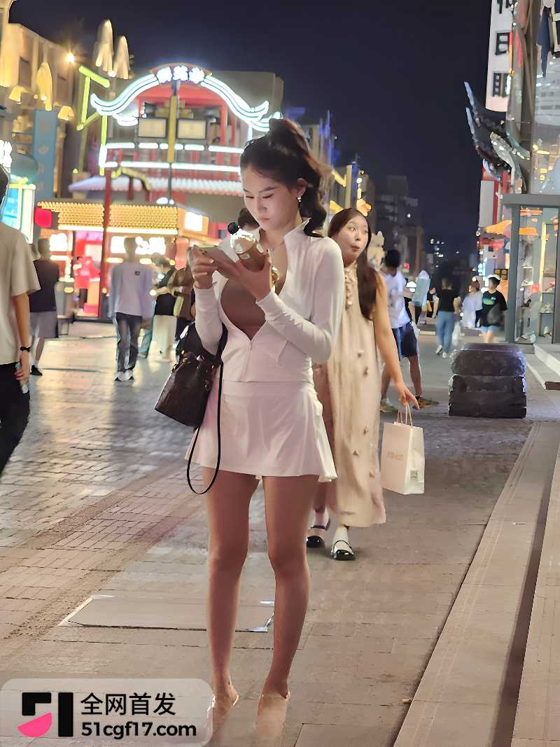 推特网红淫妻 青火 最新自拍 1 推特网红淫妻 青火 最新自拍 1