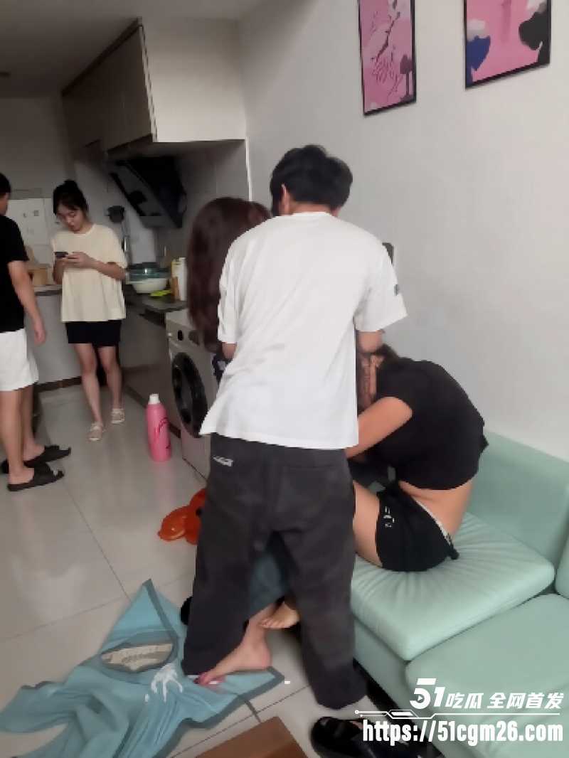 男子出轨被抓奸在床 2 男子出轨被抓奸在床 2