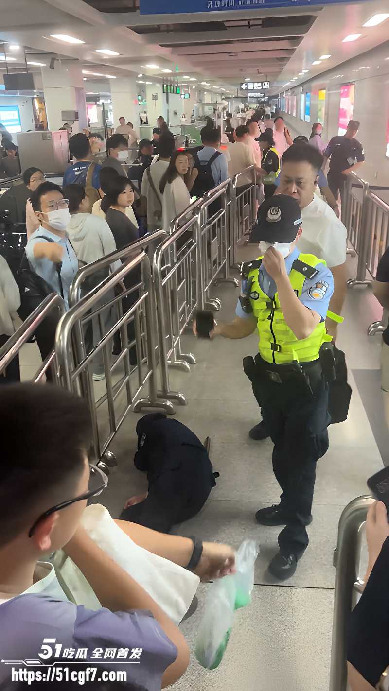 深圳地铁实行人包同检 4 深圳地铁实行人包同检 4
