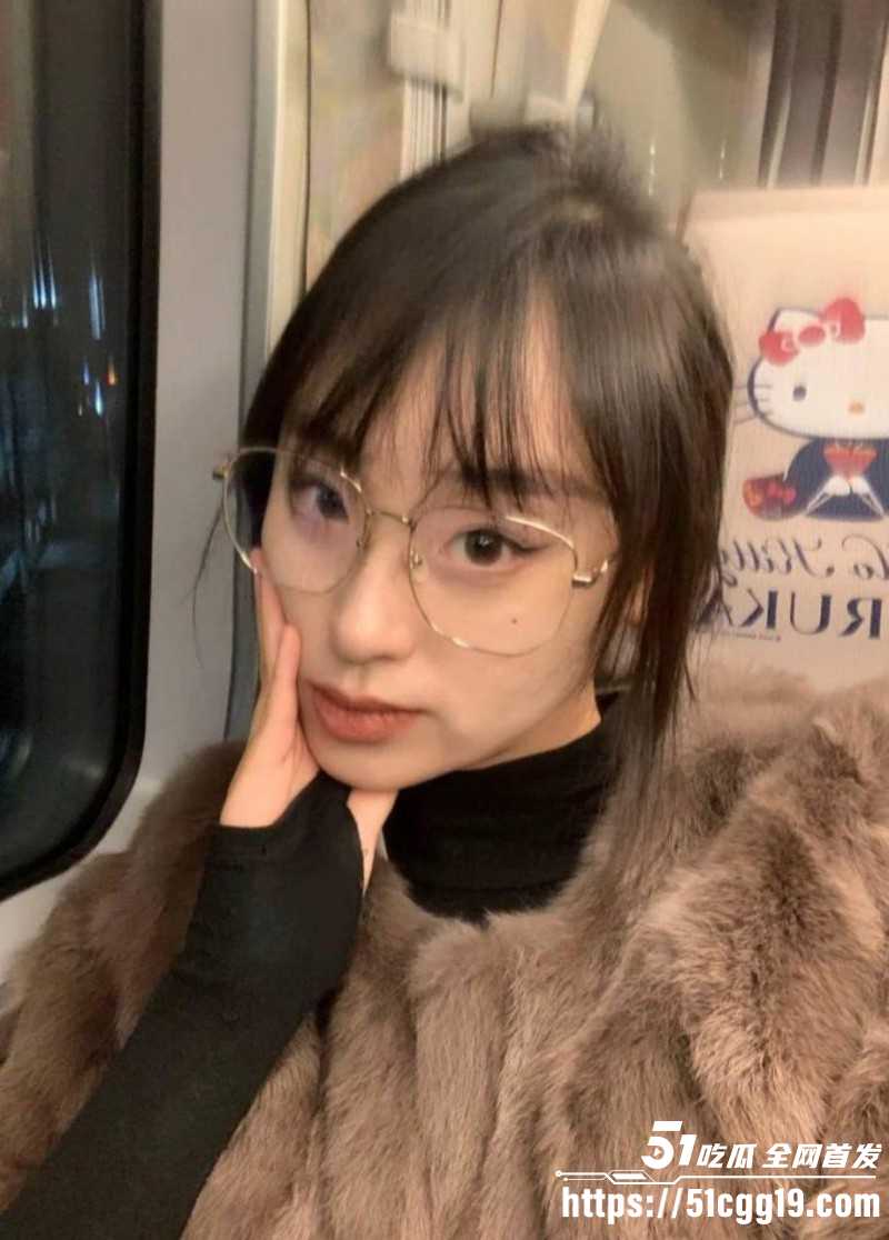 上海超美眼镜御姐被土豪包养05 上海超美眼镜御姐被土豪包养05
