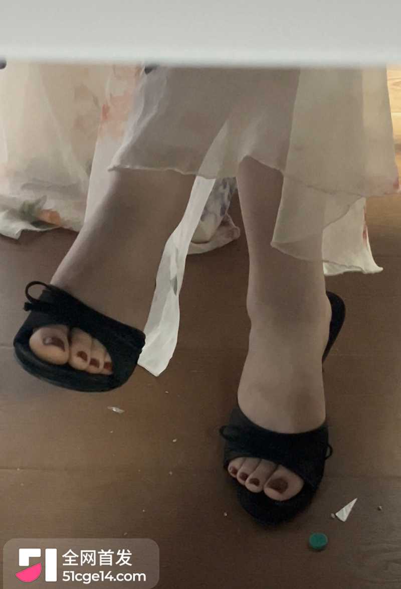 办公桌底偷拍 9 拷贝 办公桌底偷拍 9 拷贝