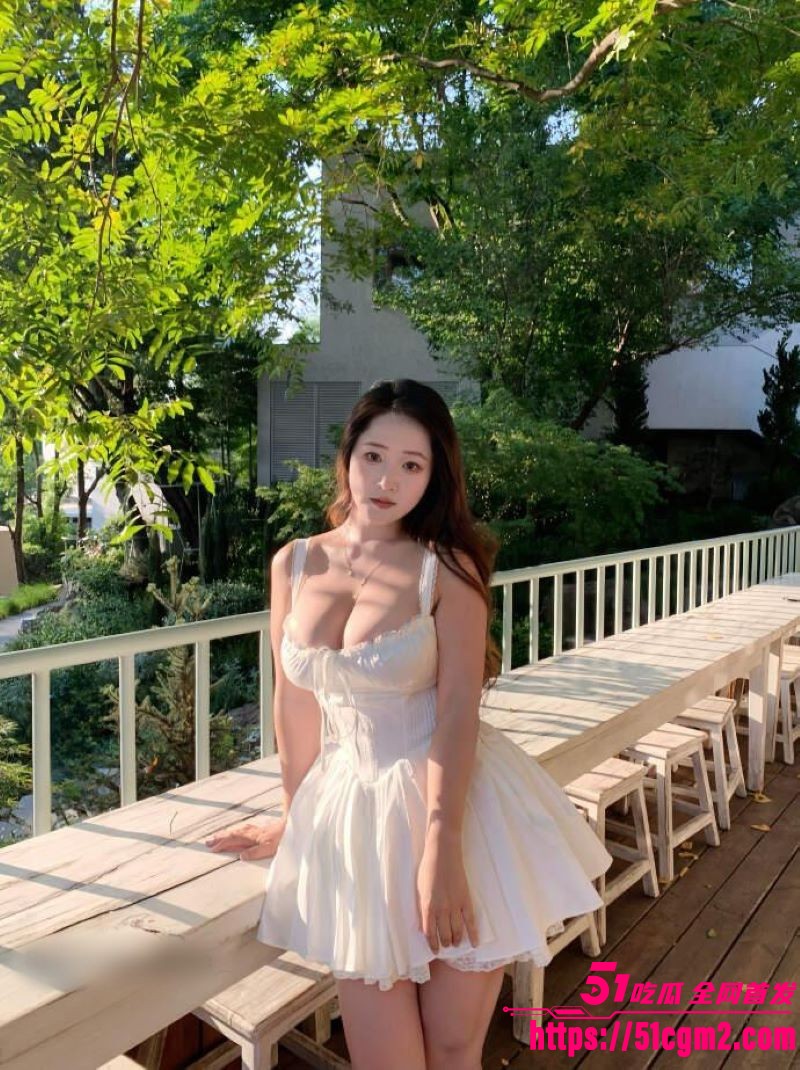 抖音网红御姐成都朵朵私拍流出 4 抖音网红御姐成都朵朵私拍流出 4