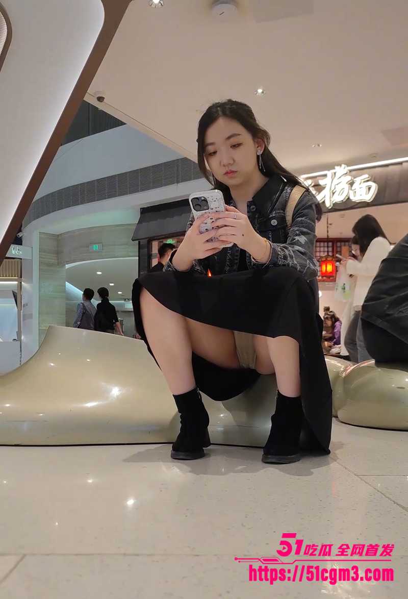 顶级偷拍大神商场抄底合集流出 1 拷贝