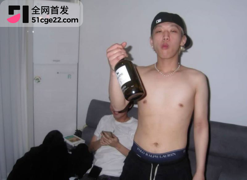 韩国说唱歌手梁洪源被曝汽车旅馆偷情 16