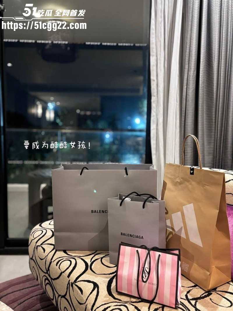 07年拜金女炫耀恋爱日常被曝光卖逼012 07年拜金女炫耀恋爱日常被曝光卖逼012