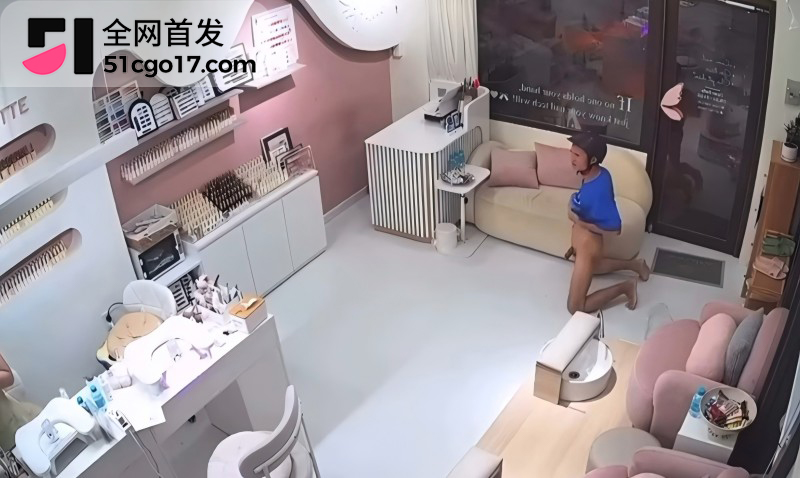 国外奇葩男子 玩街射勇闯街边店铺3