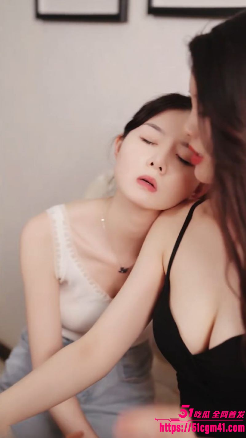 擦边短剧交换的妻子全集 4 擦边短剧交换的妻子全集 4