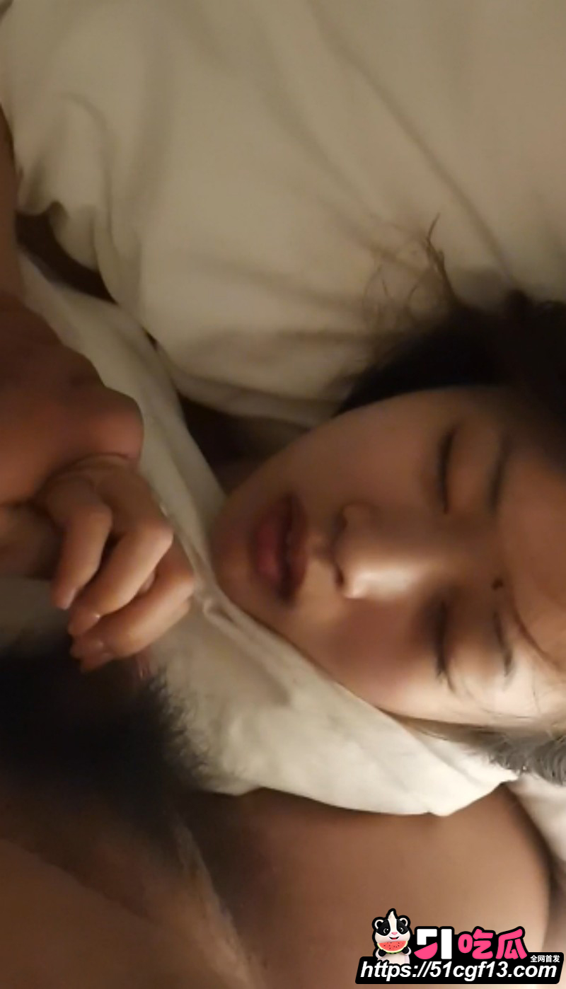 MJ大神胖哥迷玩迷奸孙小妹02 MJ大神胖哥迷玩迷奸孙小妹02