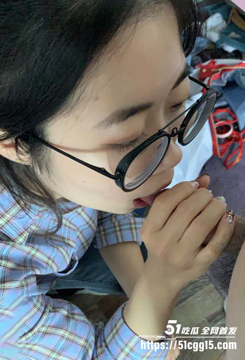 江西大学眼睛婊母狗大学生黄珊珊不雅视频流出9拷贝 江西大学眼睛婊母狗大学生黄珊珊不雅视频流出9拷贝