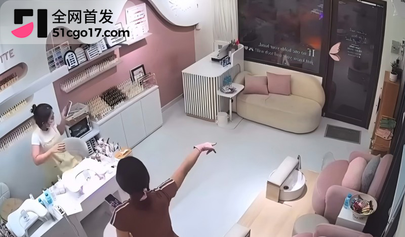 国外奇葩男子 玩街射勇闯街边店铺5