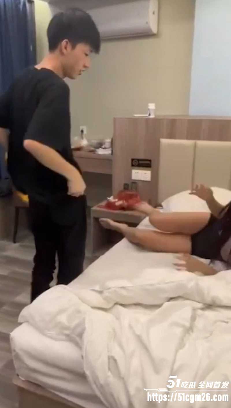 男子出轨被抓奸在床 4 男子出轨被抓奸在床 4