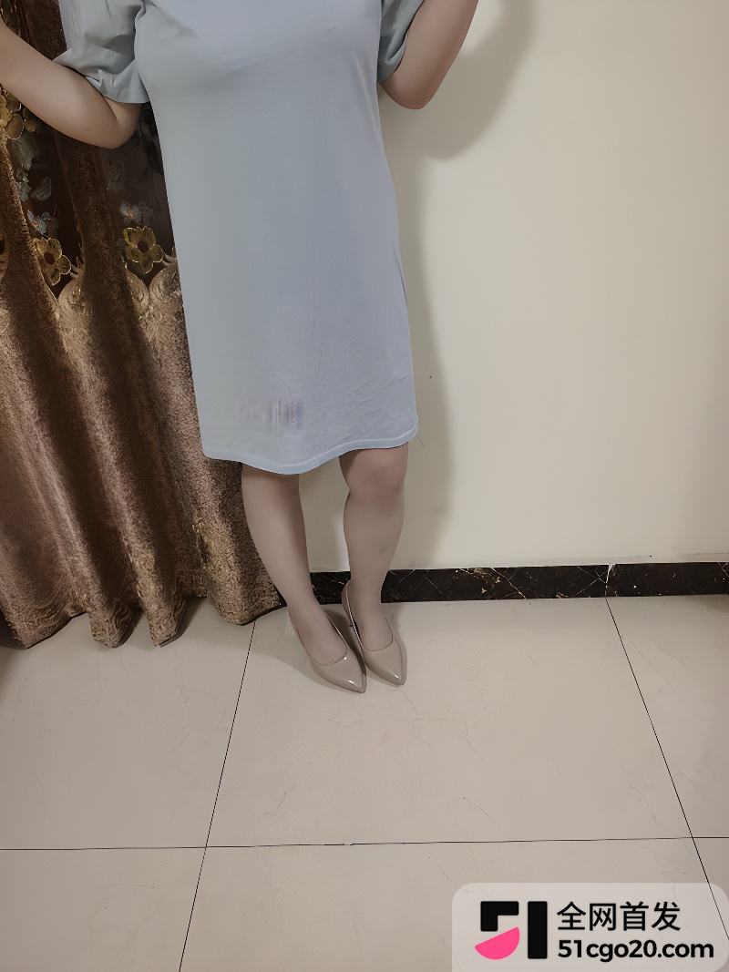 海角大神乱伦皮皮小姨穿灰丝厨房被摸胸1 海角大神乱伦皮皮小姨穿灰丝厨房被摸胸1