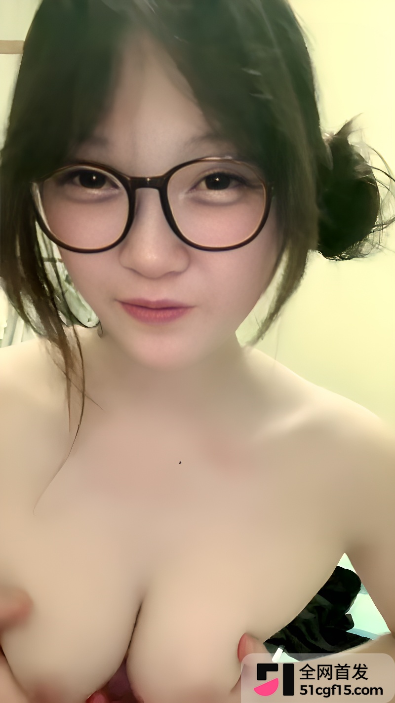极品反差眼镜妹 洛洛 直播大秀4 极品反差眼镜妹 洛洛 直播大秀4