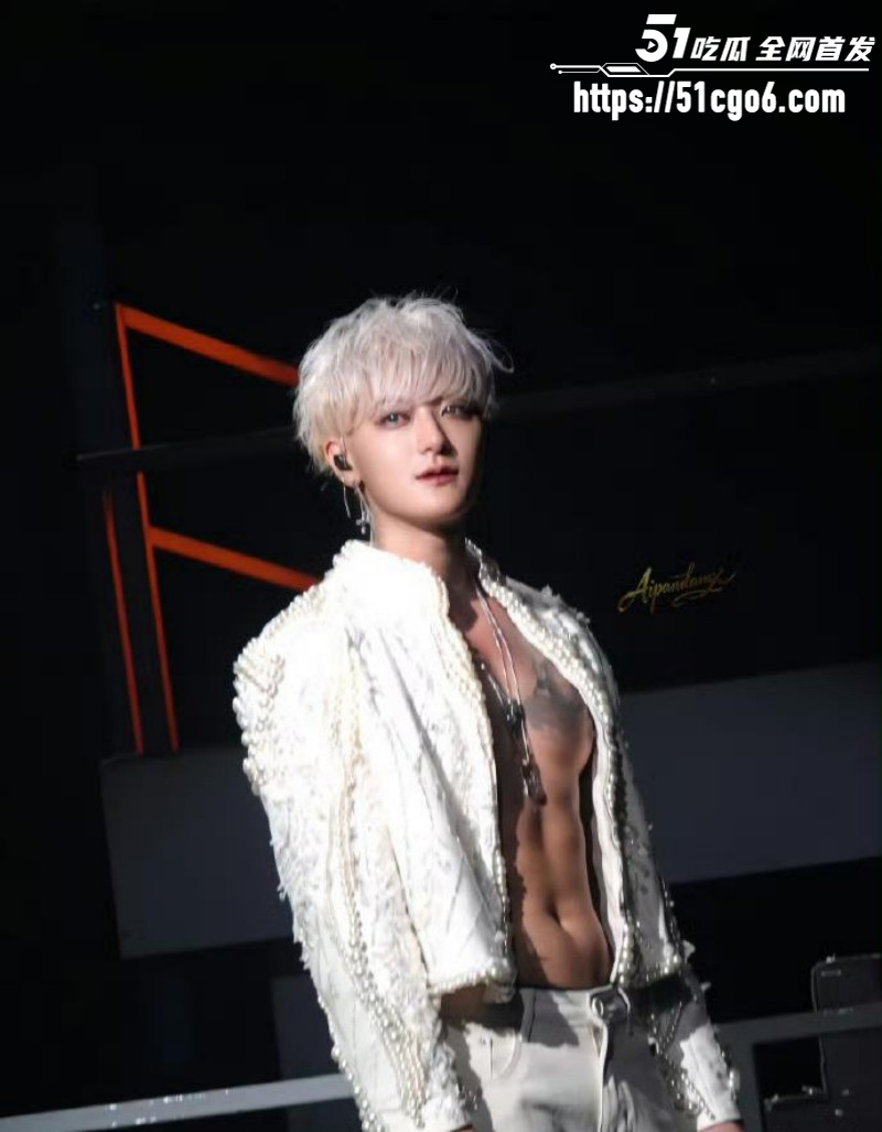 黄子韬成都演唱会没拉裤链视频02 黄子韬成都演唱会没拉裤链视频02