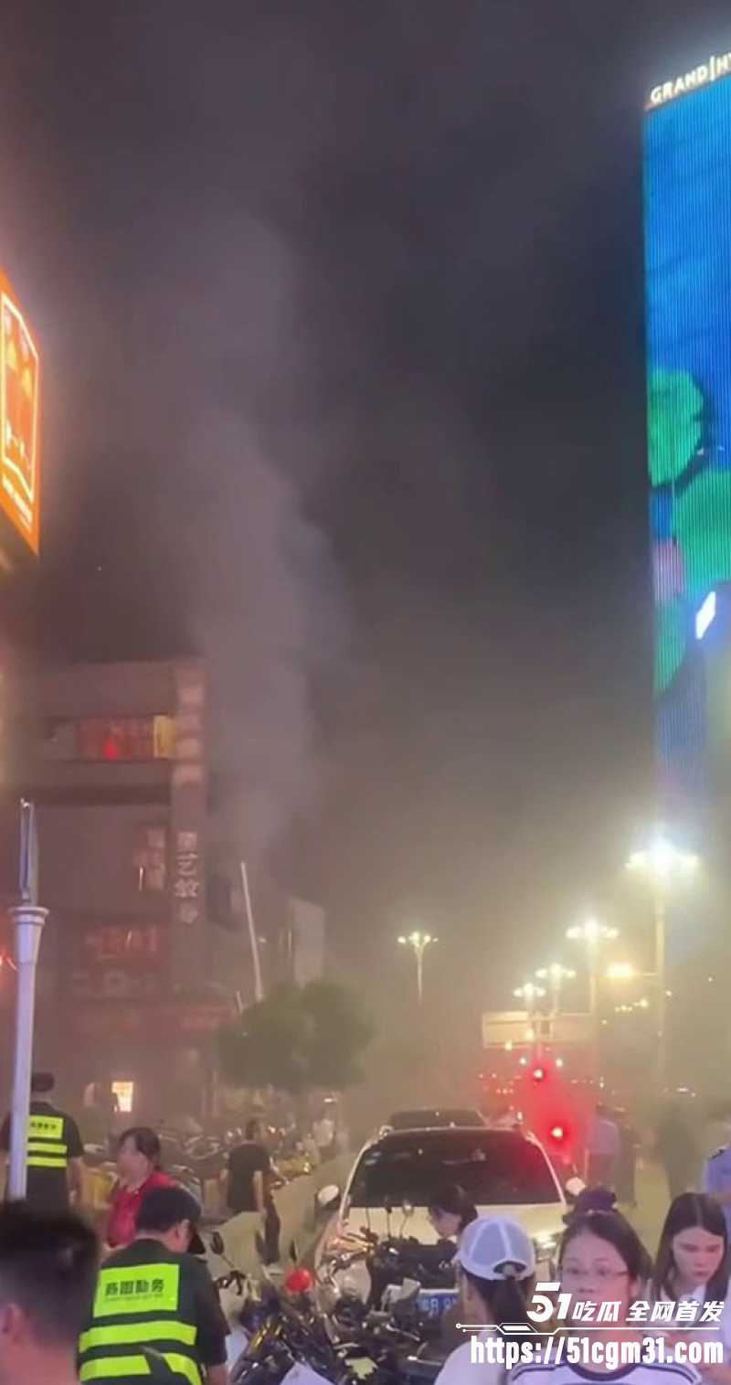 长沙黄兴足疗店着火 7 长沙黄兴足疗店着火 7