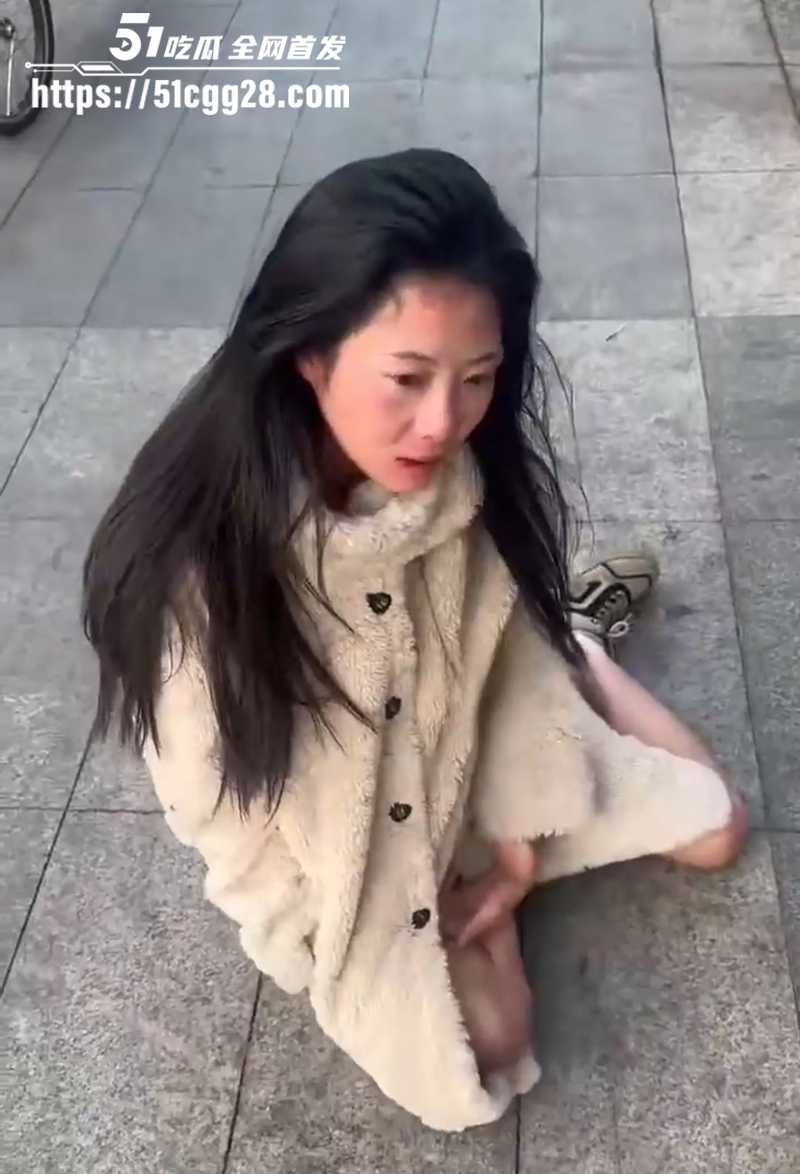 虎门木然庞凤华出轨被对象暴打曝光私密视频8拷贝 虎门木然庞凤华出轨被对象暴打曝光私密视频8拷贝