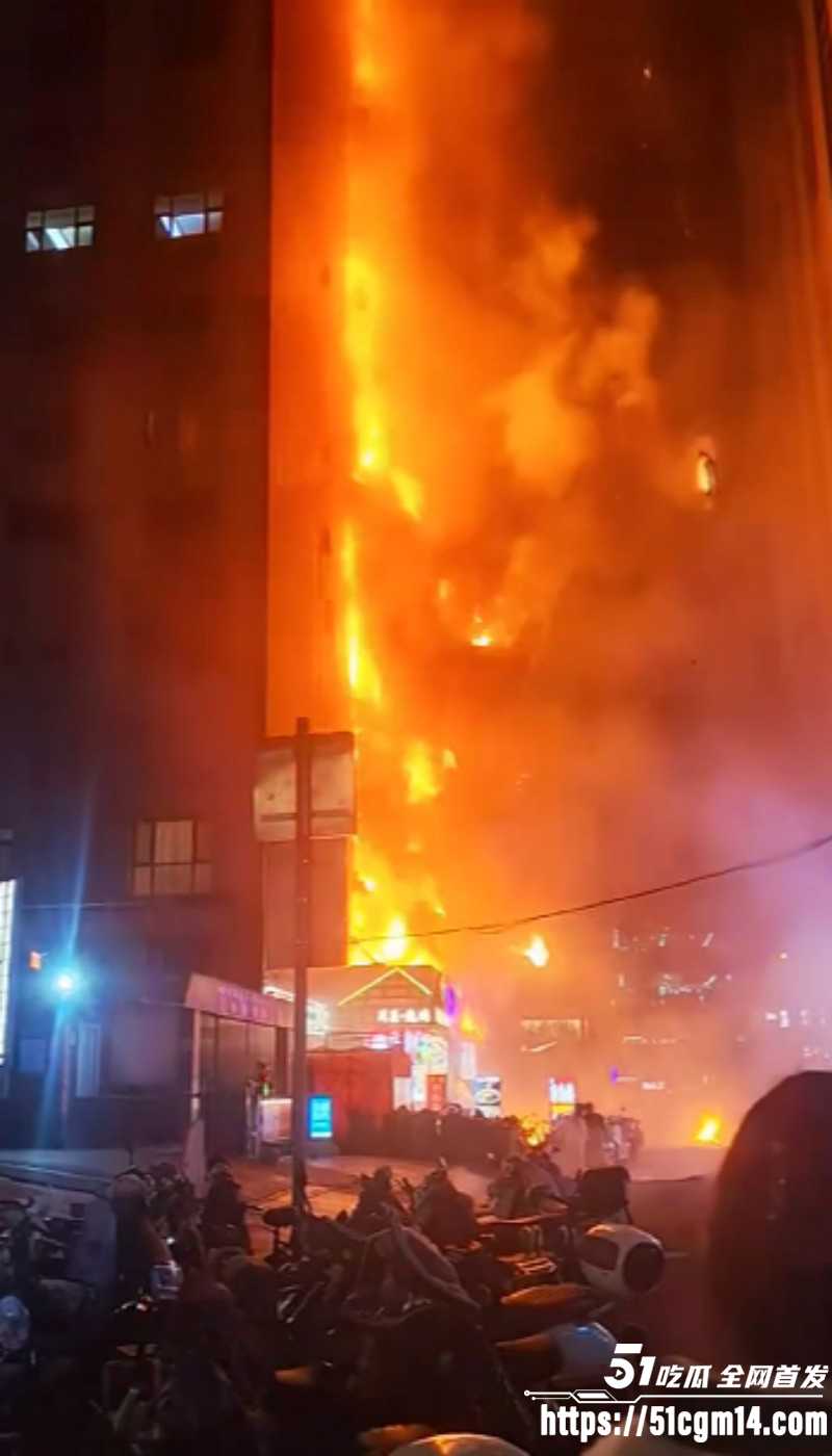 山西太原亲贤北街火灾现场视频04 山西太原亲贤北街火灾现场视频04