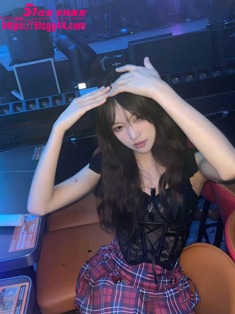3 3