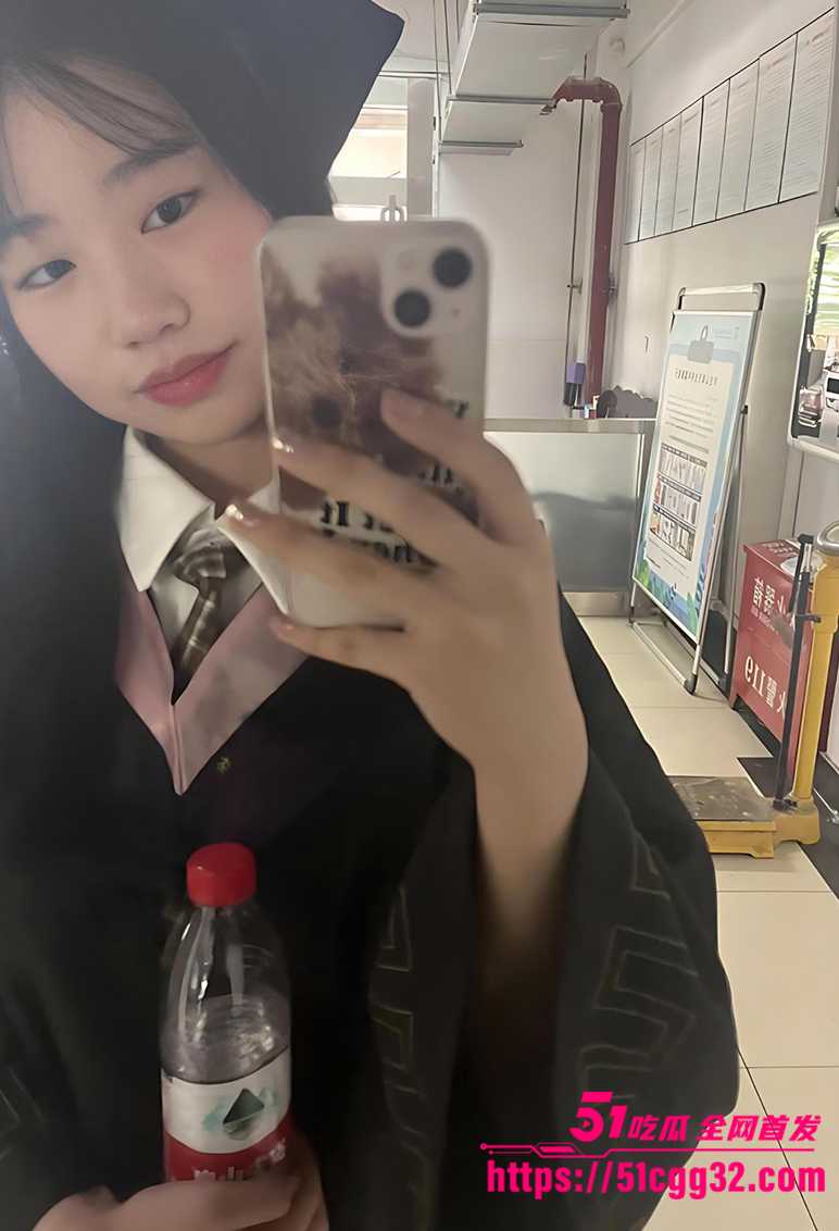 高颜值女大下海兼职被调教3P视频流出1拷贝 高颜值女大下海兼职被调教3P视频流出1拷贝
