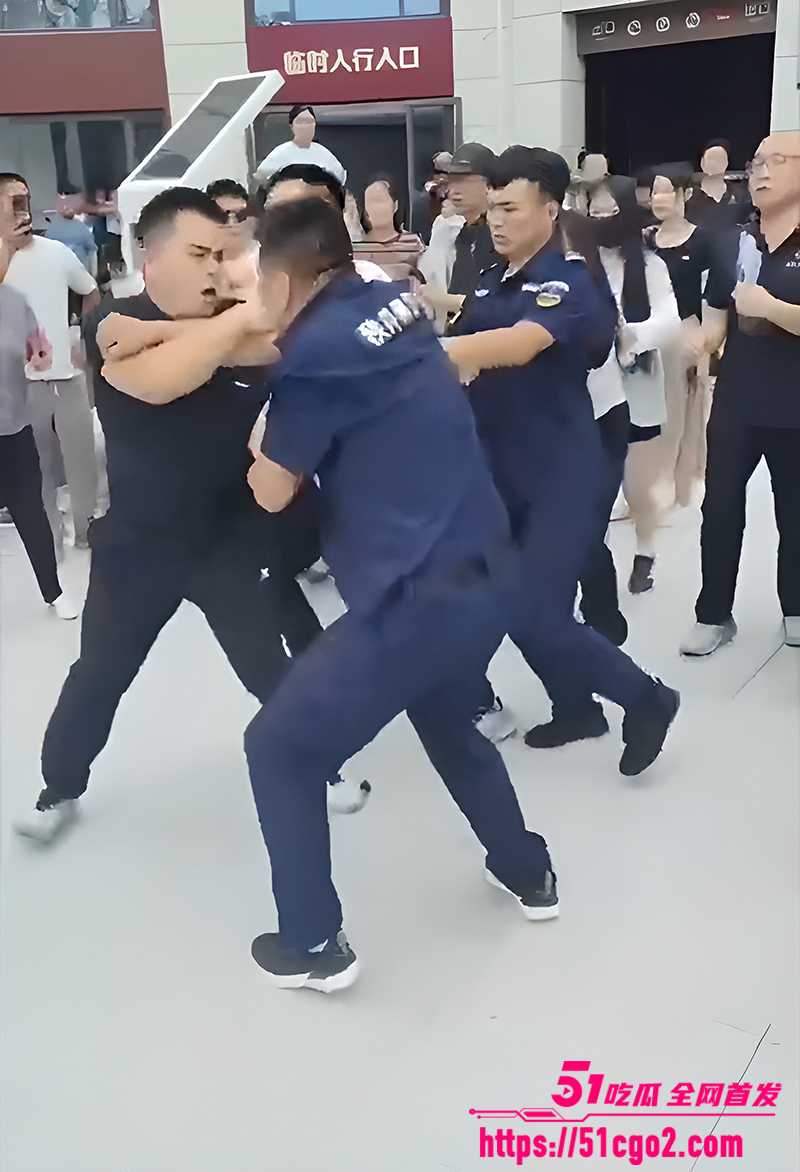 平乡金天凤凰城保安打业主视频曝光 1 拷贝 平乡金天凤凰城保安打业主视频曝光 1 拷贝