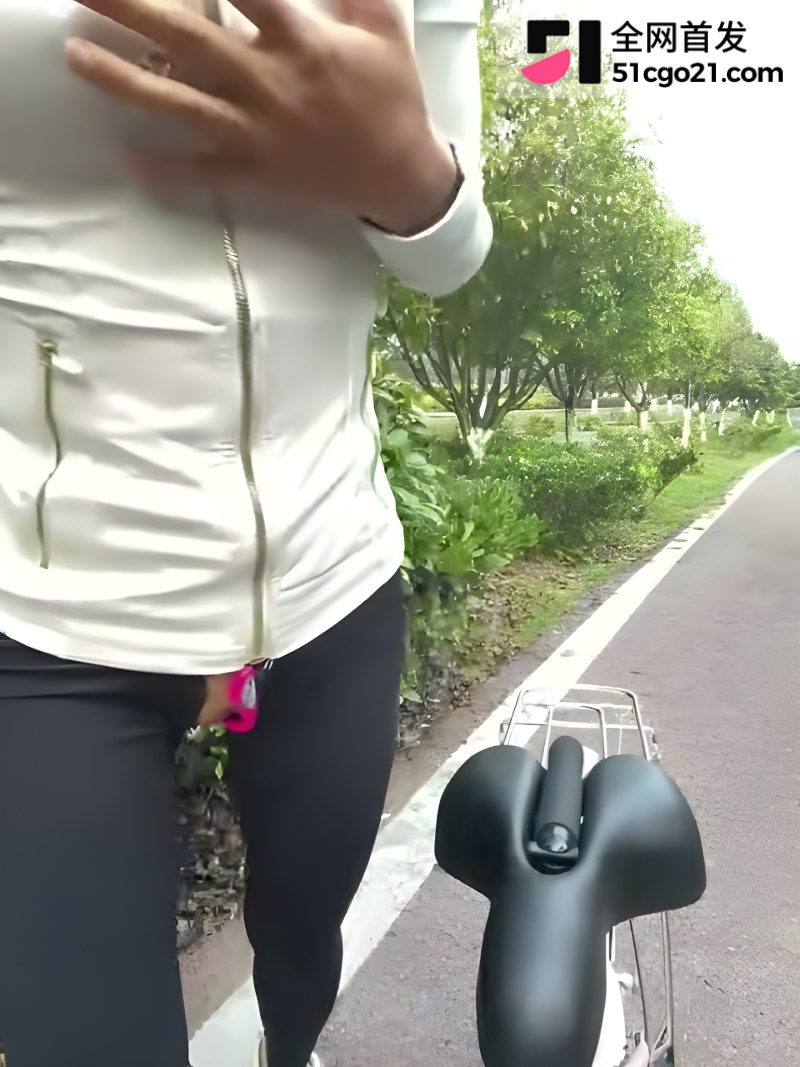 女神户外跳蛋骑行 5watermarked 女神户外跳蛋骑行 5watermarked