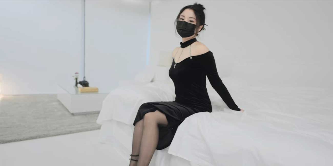 Onlyfans网黄 台北娜娜 经典剧情淫作 化身黑丝继母 惨遭大屌孝子臀射！