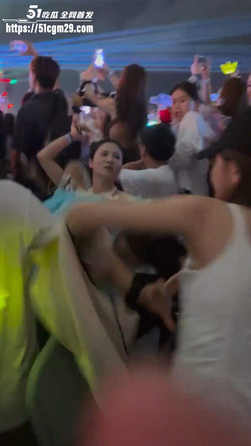 权志龙澳门音乐节台下炸锅 3 权志龙澳门音乐节台下炸锅 3