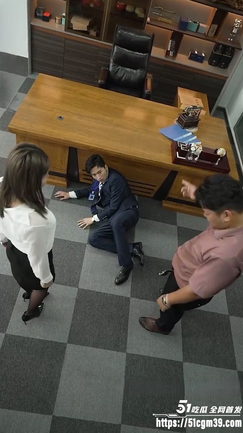 擦边短剧我的富豪美女房东逆袭职场风云 2 擦边短剧我的富豪美女房东逆袭职场风云 2