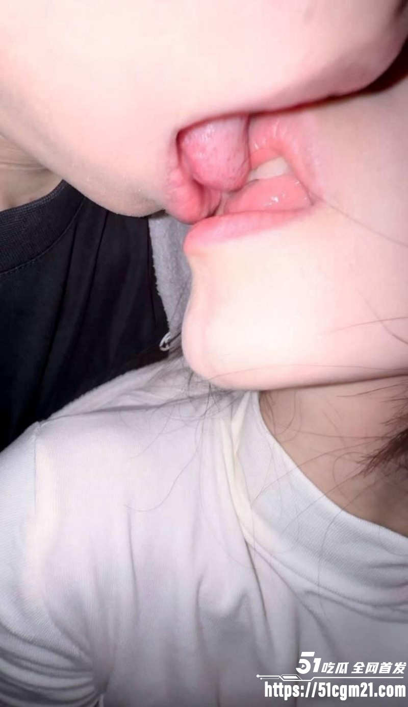 意淫自己妹妹和妹妹天桥做爱03 意淫自己妹妹和妹妹天桥做爱03
