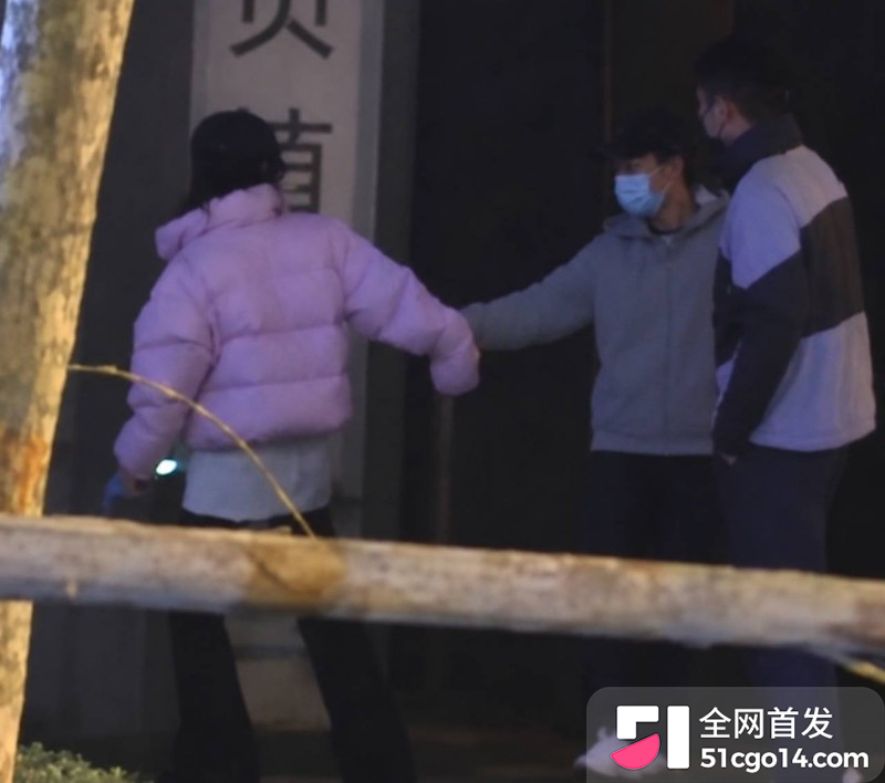 德云少班主 郭麒麟 与蒋依依恋情曝光 街头醉吻不雅视频流出 老郭有希望抱孙子 德云少班主 郭麒麟 与蒋依依恋情曝光 街头醉吻不雅视频流出 老郭有希望抱孙子