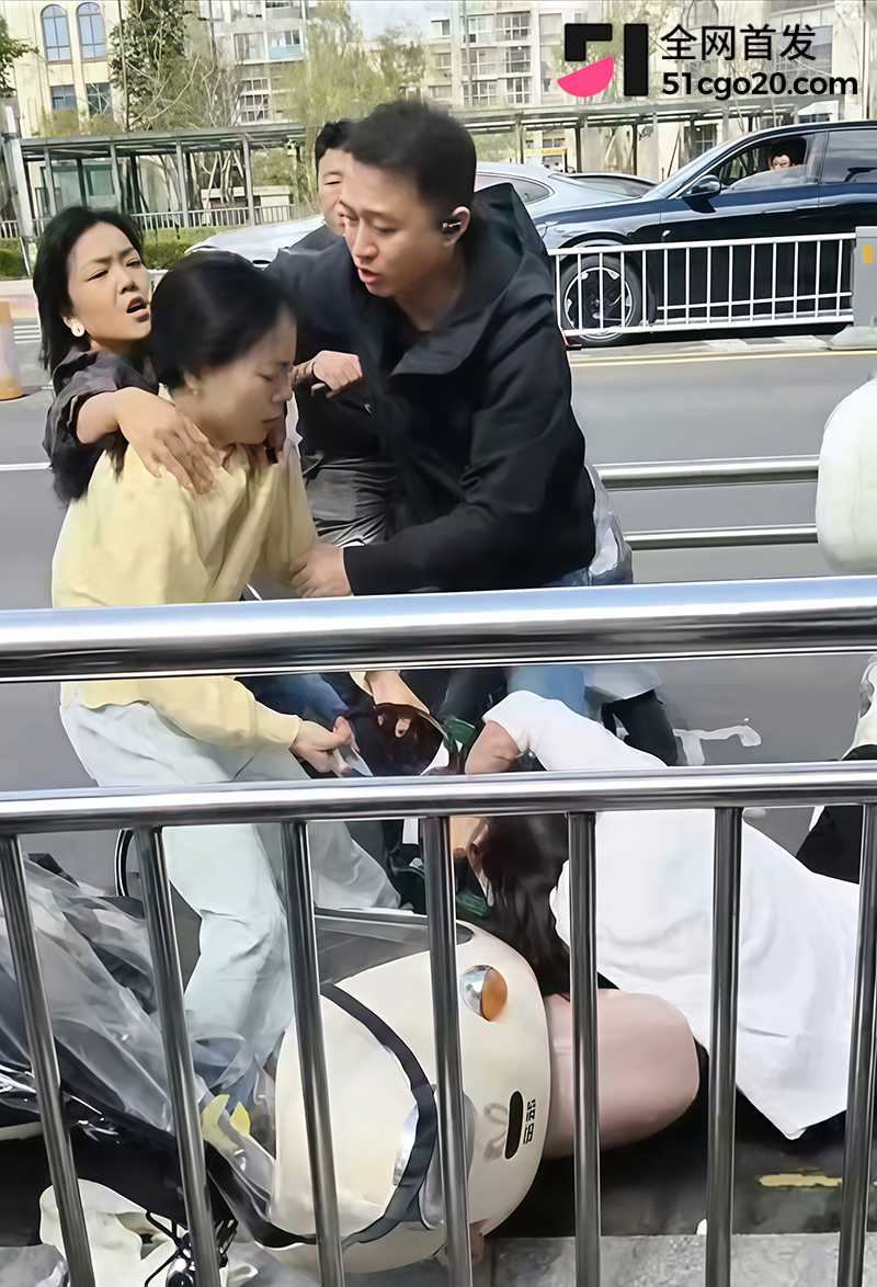 青白江小学门口吵架杀人 4 拷贝 青白江小学门口吵架杀人 4 拷贝