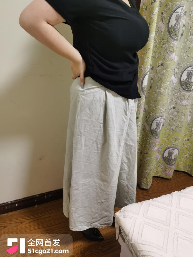 海角大神乱伦皮皮瞒着妈妈隔壁屋做爱1 海角大神乱伦皮皮瞒着妈妈隔壁屋做爱1