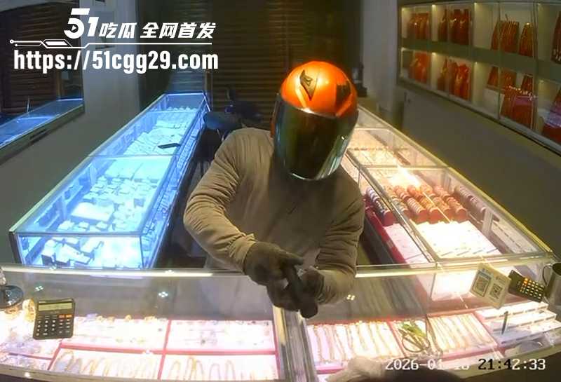 福建平潭依强金被抢劫监控视频流出 2 拷贝 福建平潭依强金被抢劫监控视频流出 2 拷贝
