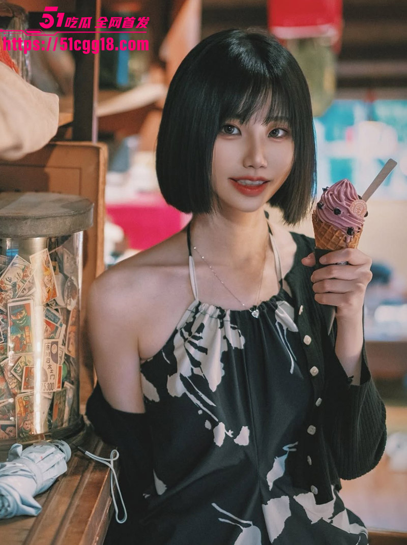 高颜值小网美 Yiz1 高颜值小网美 Yiz1