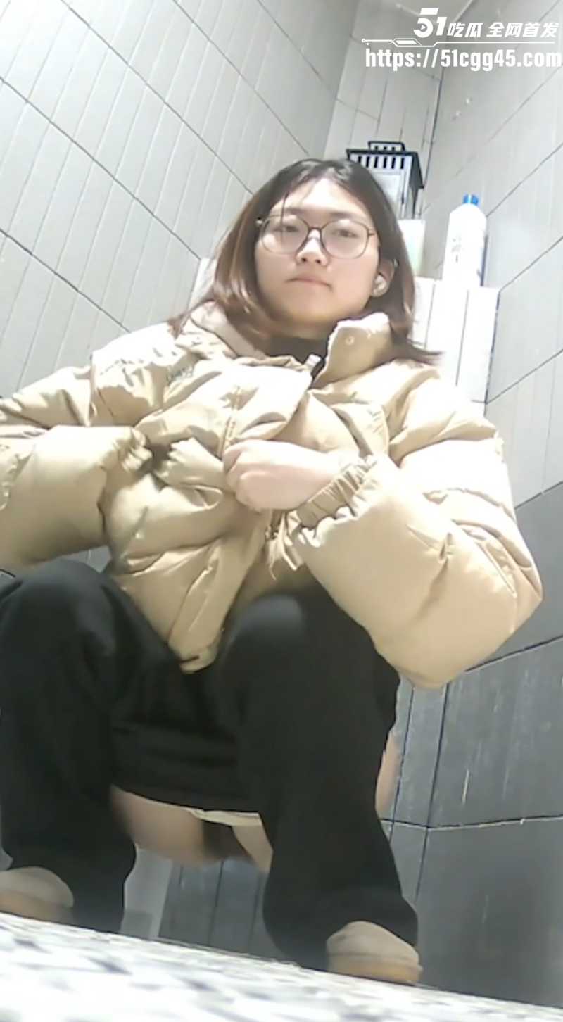 深圳写字楼 女厕全景偷拍 3 深圳写字楼 女厕全景偷拍 3