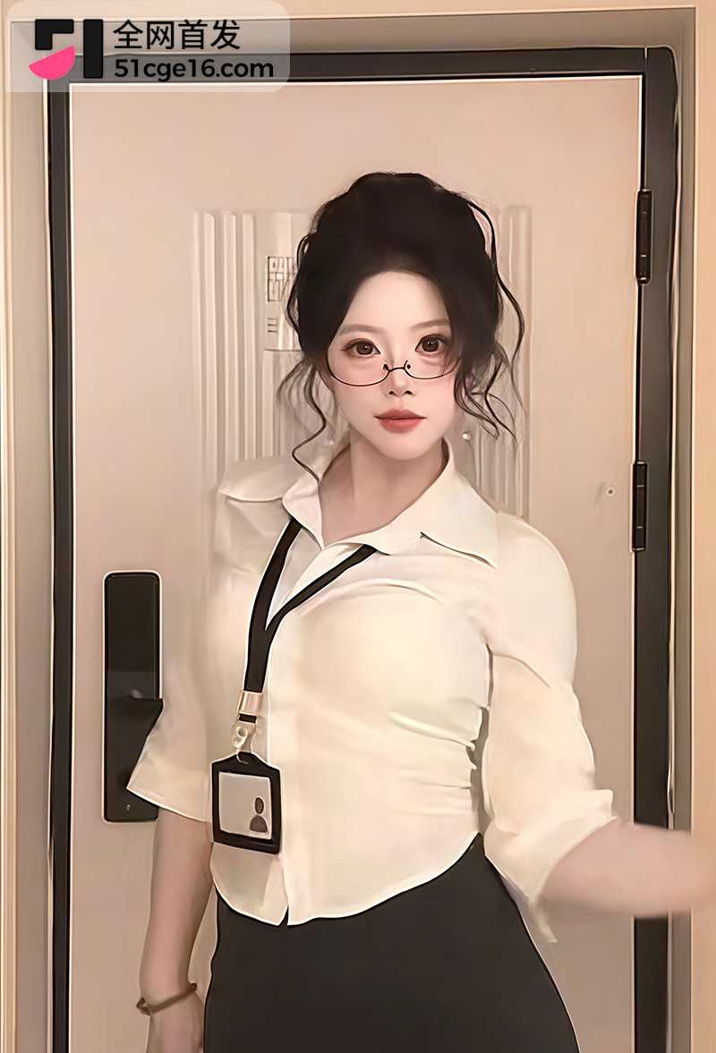 抖音高颜值女神御姐尤物小玺不吃鱼主高价定制私密视频流出5拷贝