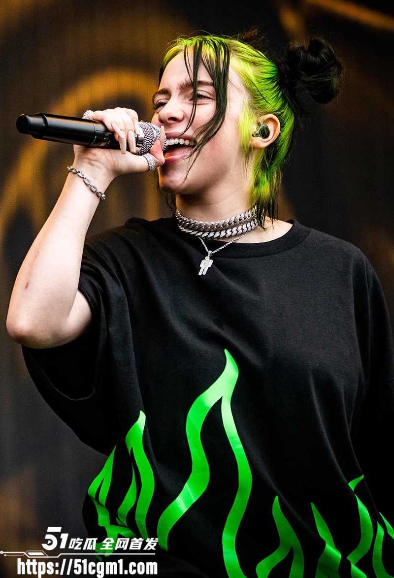 美国歌手BillieEilish比莉·艾利什演唱会大秀骆驼趾视频曝光3拷贝 美国歌手BillieEilish比莉·艾利什演唱会大秀骆驼趾视频曝光3拷贝