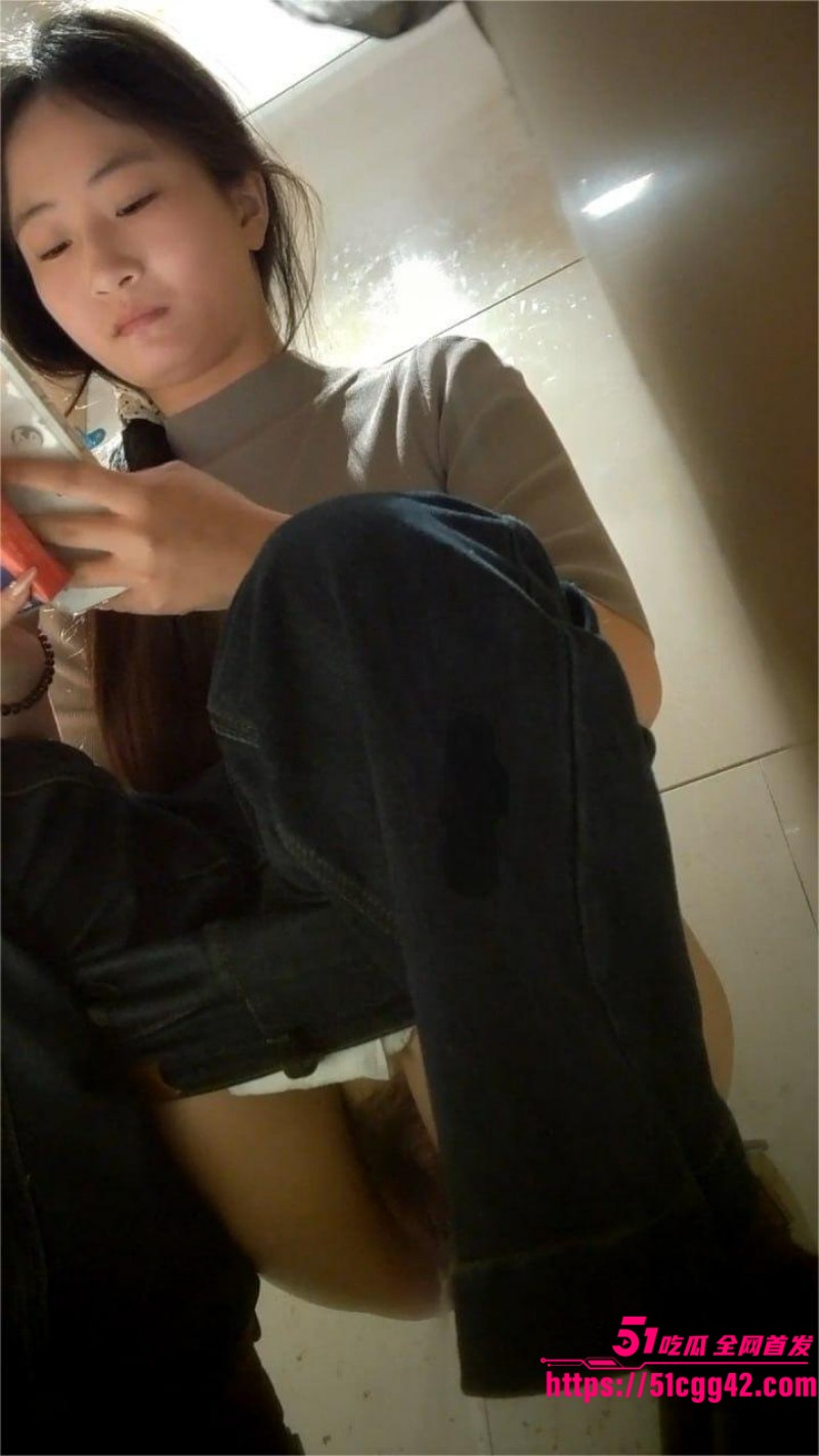 酒吧女厕高清前景偷拍 5 酒吧女厕高清前景偷拍 5