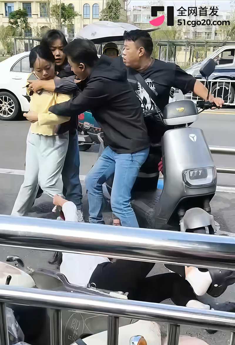 青白江小学门口吵架杀人 5 拷贝 青白江小学门口吵架杀人 5 拷贝