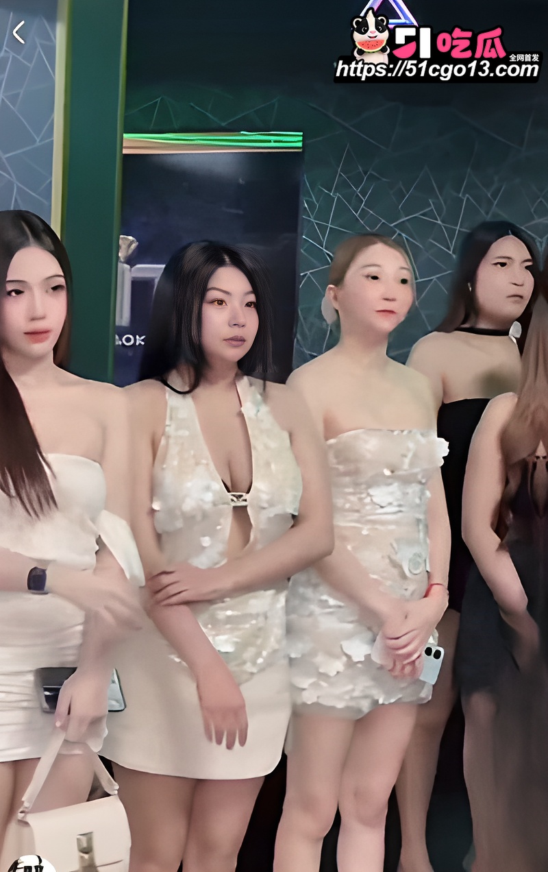美军航母靠港遇上突击扫黄！ 6