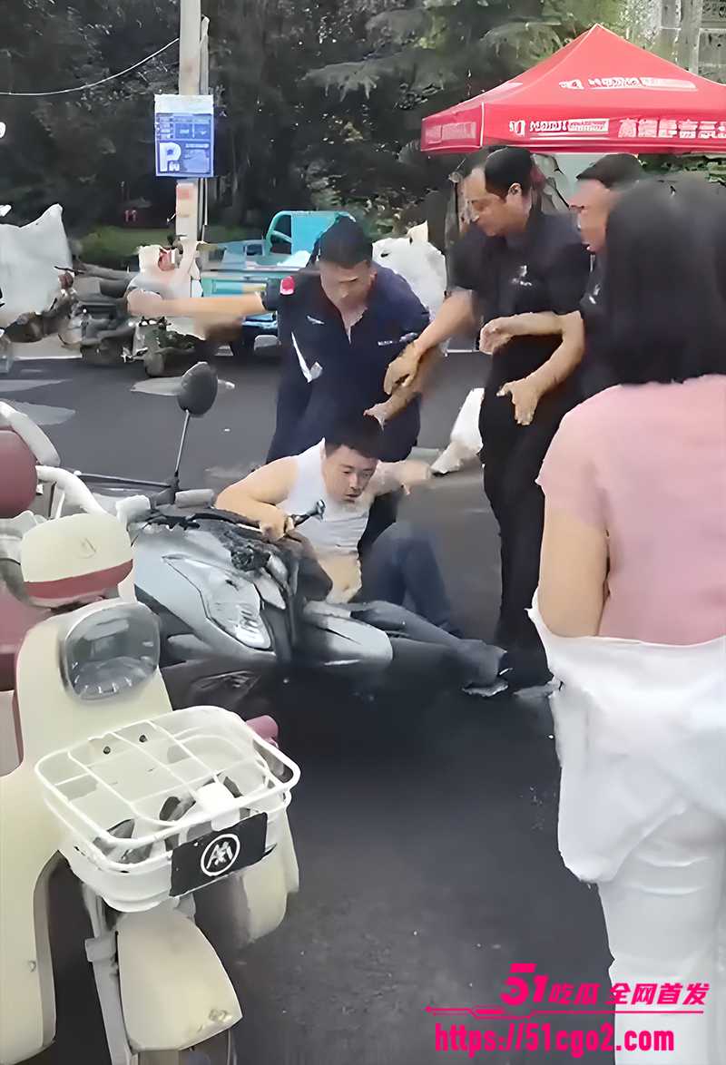 平乡金天凤凰城保安打业主视频曝光 3 拷贝 平乡金天凤凰城保安打业主视频曝光 3 拷贝