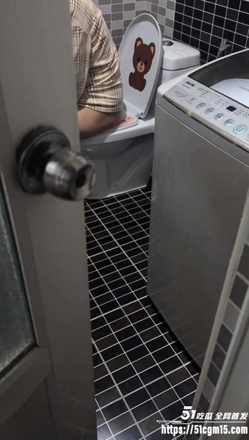 真实小王子对镜后入操老妈02 真实小王子对镜后入操老妈02
