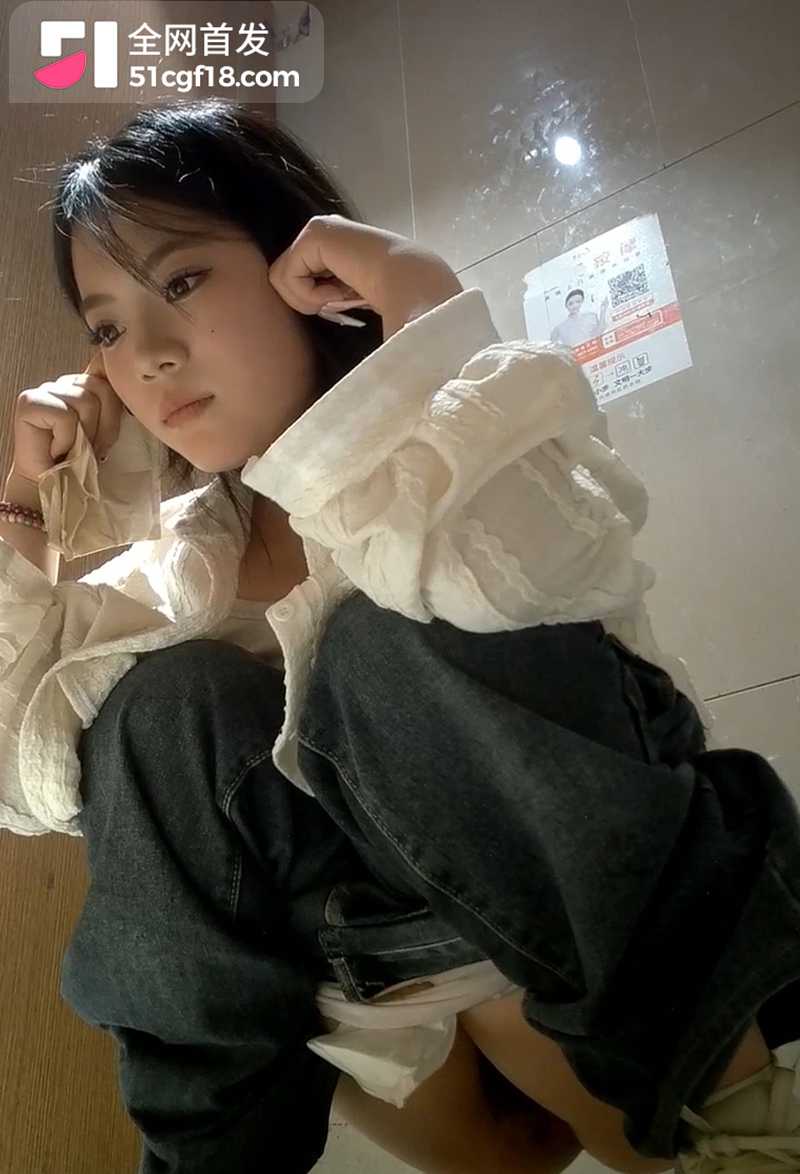 女厕偷拍 8 拷贝 女厕偷拍 8 拷贝